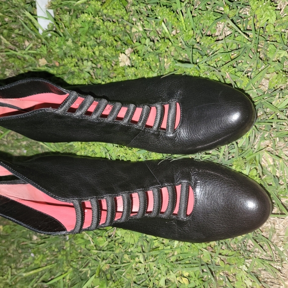 Pas de Rouge Shoes - Pas de Rouge Black Leather Shoes with Pink Accents